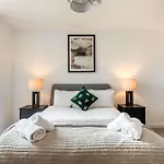 Stayzeni, Ouse Court Spacious 2 Bed Flat יורק