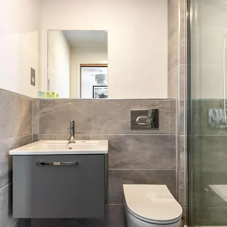 Stayzeni, Ouse Court Spacious 2 Bed Flat Apartment