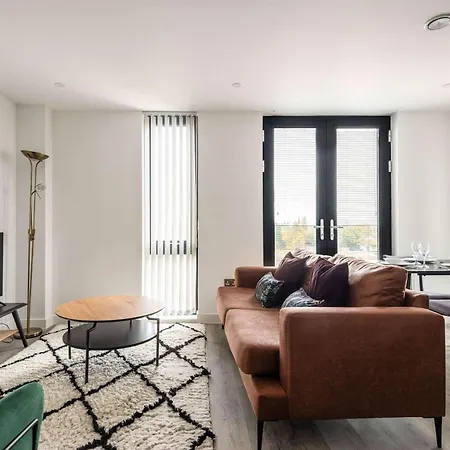 Stayzeni, Ouse Court Spacious 2 Bed Flat Йорк